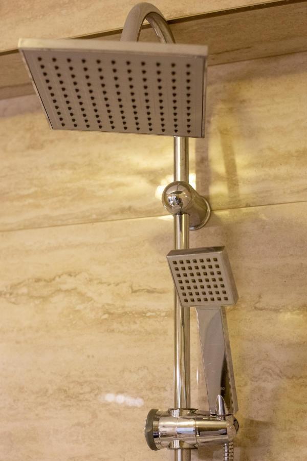 Central.Deluxe.Apartament.Nagyvárad Kültér fotó